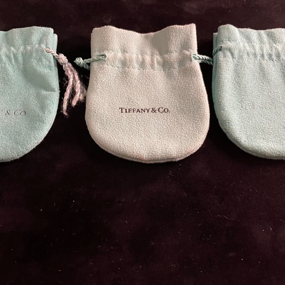 15 Velvety Drawstring Pouch 2 Tiffany & Co - Picture 2 of 14
